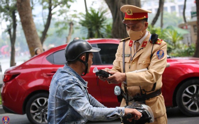 Sau một ngày CSGT toàn quốc đồng loạt ra quân xử phạt vi phạm giao thông, tổng số tiền thu được từ hàng nghìn trường hợp vi phạm là bao nhiêu?