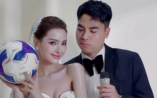 MC Huyền Trang Mù Tạt tung ảnh cưới xịn cùng tuyển thủ Việt Nam ngay năm mới, còn "xin" 30 cây vàng 9999 gây choáng