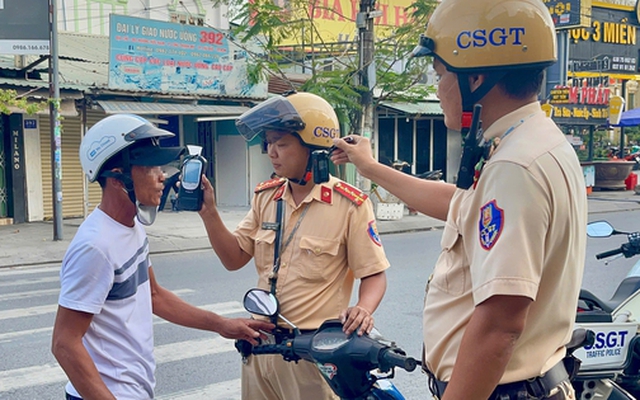 Tiếp tục xử lý vi phạm nồng độ cồn từ 10 giờ mùng 2 Tết