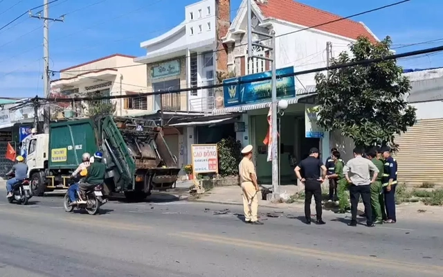 Tông vào đuôi xe rác lúc rạng sáng, nam thanh niên 22 tuổi tử vong