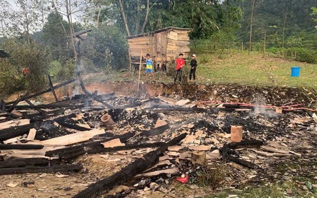 Một căn nhà bị thiêu rụi trong ngày mùng 2 Tết