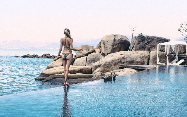 Không phải Phú Quốc, đây mới là vịnh biển Việt Nam được tạp chí Anh xếp top điểm đến lãng mạn nhất châu Á, tọa lạc giữa “thủ phủ” du lịch hút 16,4 triệu lượt khách