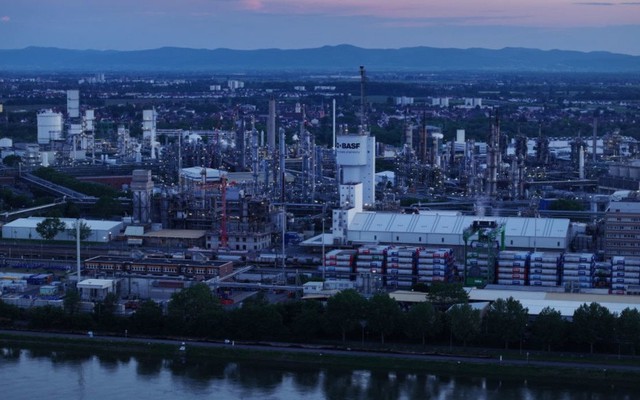 Giá điện tăng không tưởng lên 3 triệu đồng/MWh, hàng nghìn sếp lớn châu Âu đồng loạt cảnh báo  