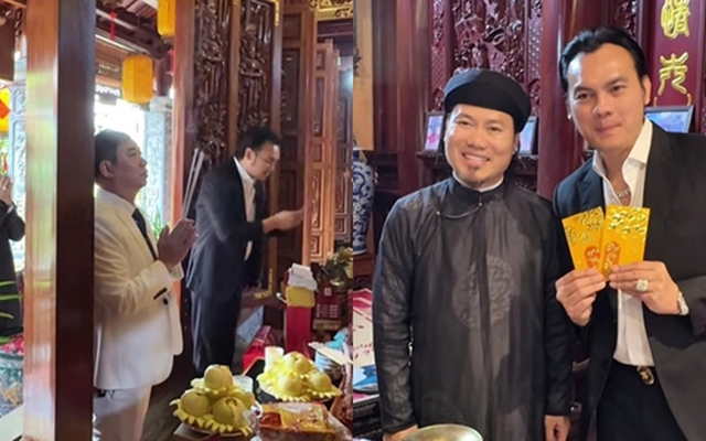 Nam NSƯT miền Nam ra tận biệt phủ một bầu show quyền lực miền Bắc chúc Tết