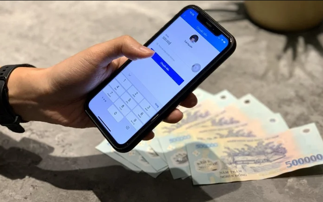 Bỗng dưng tài khoản nhận được tiền lạ: Đừng vội mừng, hãy làm ngay điều này để tránh rắc rối pháp lý