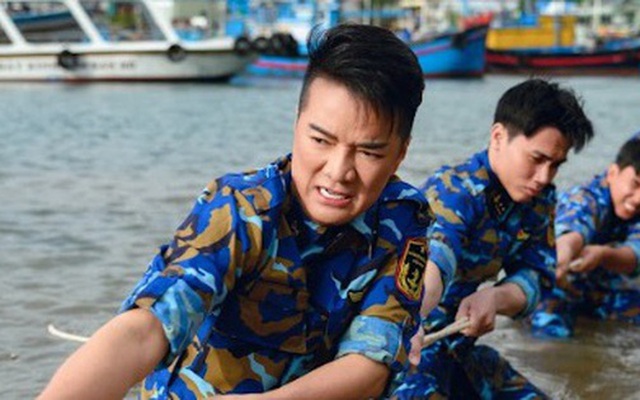 Đàm Vĩnh Hưng mặc áo lính, ra đảo làm một việc