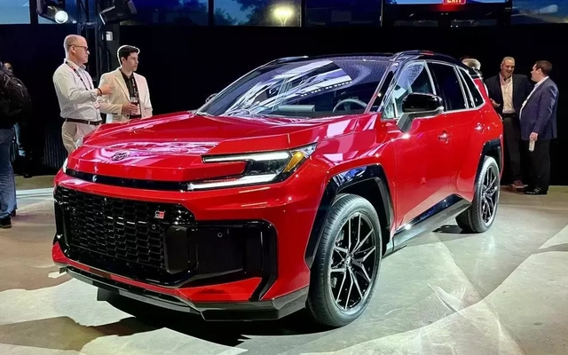 SUV ăn khách nhất của Toyota bán kênh giá hàng nghìn USD