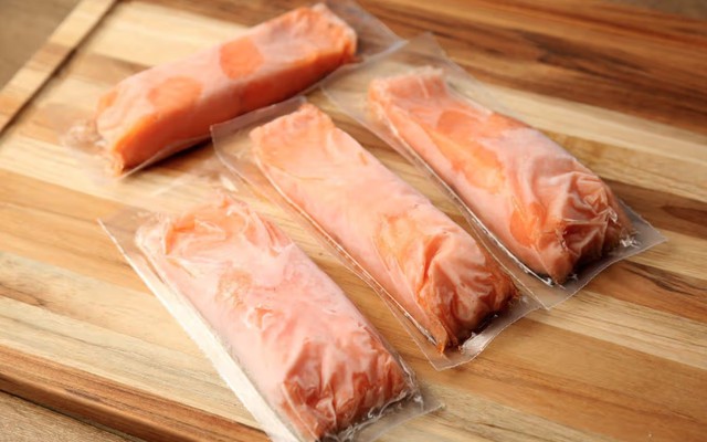 Rã đông cá kiểu này là "sai bét": Đây mới là cách làm đúng