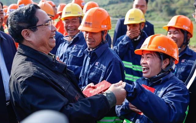 Thăm đại công trường dự án 25.000 tỷ, Thủ tướng biểu dương "vua đào hầm" VN, yêu cầu chốt ngày về đích