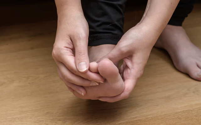 Gan "kêu cứu" bằng cách phát ra dấu hiệu này ở chân: Kiểm tra ngay xem bạn có không