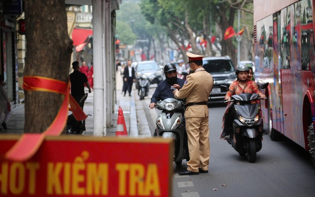 Mức phạt vượt đèn đỏ mới nhất đối với tất cả các loại xe, tài xế chú ý