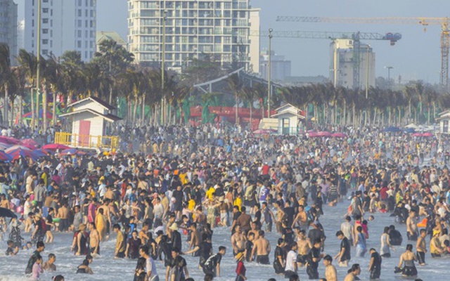 Vũng Tàu: Cứu thành công 17 trường hợp gặp sự cố khi tắm biển