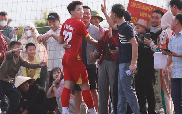 Đình Bắc: Ngôi sao chọn lấm lem bùn đất để được quê hương ôm trọn vào lòng