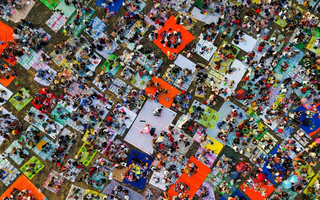 1 nơi ở Việt Nam hút gần 157.000 lượt khách trong 1 ngày, ken đặc người "cắm trại" ngay đầu năm mới