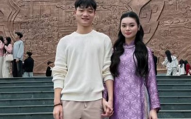 Xuân Bắc U23 Việt Nam bất ngờ tay trong tay với gái đẹp từng thi hoa hậu giữa lúc chuyện tình cảm gây xôn xao