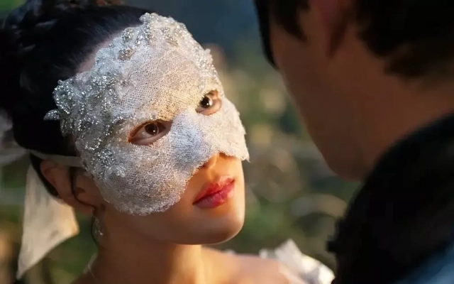 Phim 18+ về giới quý tộc nhận chỉ trích