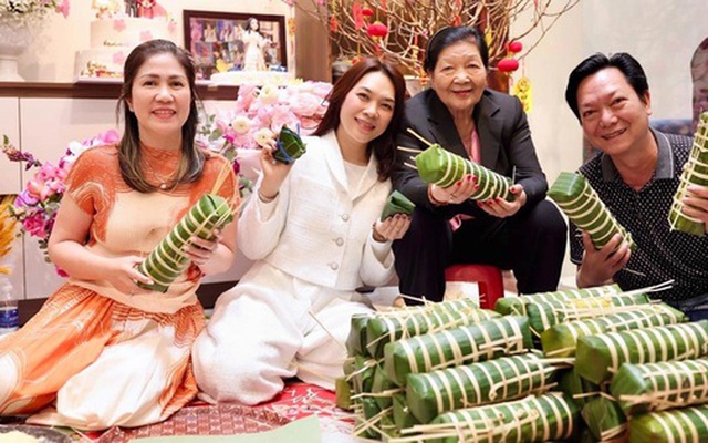 Mỹ Tâm đón anh chị ở nước ngoài về ăn Tết