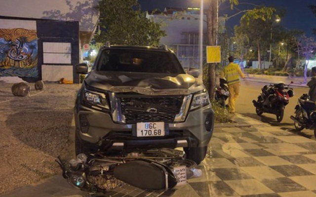 Khởi tố vụ án, tạm giữ tài xế xe bán tải kéo lê xe máy gần 1km