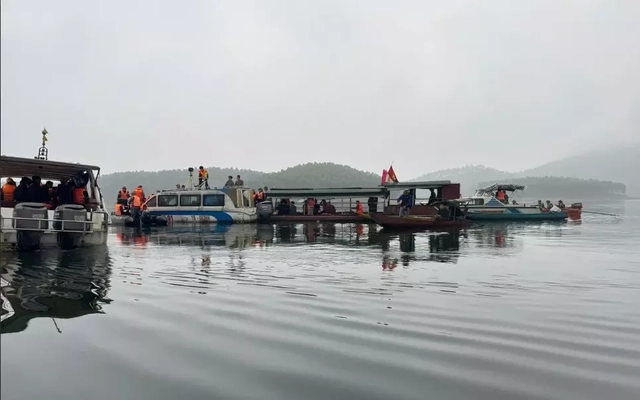 Vụ chìm tàu hồ Thác Bà khiến 6 người tử vong: Chở quá tải, bến không phép