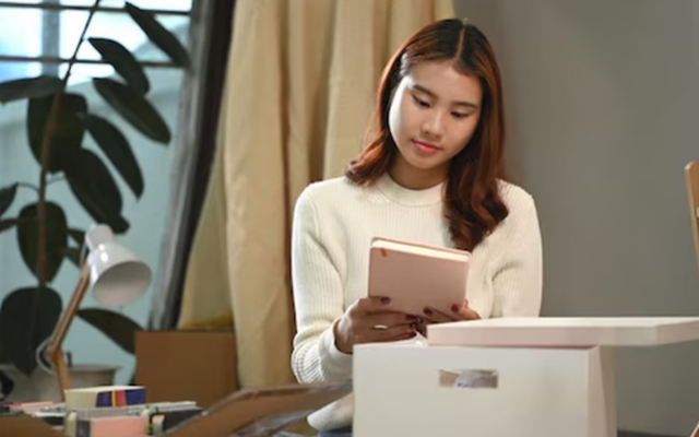 Ở tạm phòng ngủ của em chồng 5 ngày Tết, tôi choáng váng bàng hoàng bởi những gì nhìn thấy trong ngăn kéo