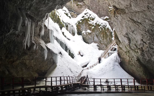 Một thứ bí ẩn bị "phong ấn" trong hang băng 5.000 năm vừa được giải phóng, có thể tạo ra phép màu cho nhân loại