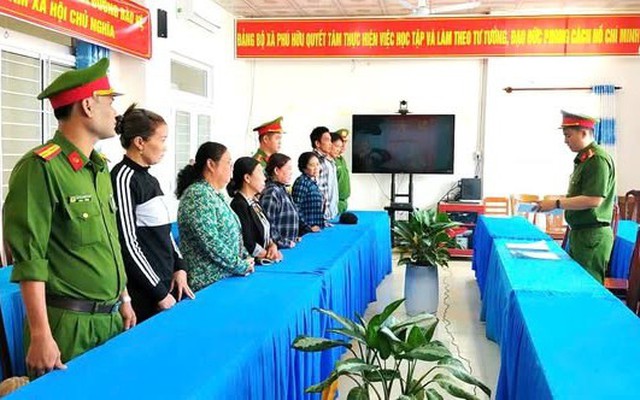 Ra lệnh cấm đi khỏi nơi cư trú đối với Trần Thị Nhậu và nhiều phụ nữ