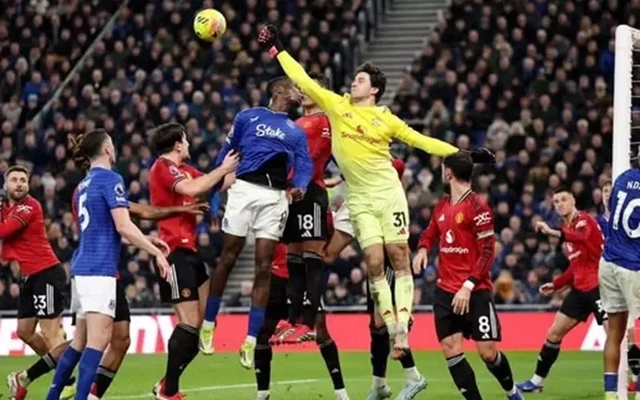 Senne Lammens giải quyết “sự hỗn loạn” trong khung thành