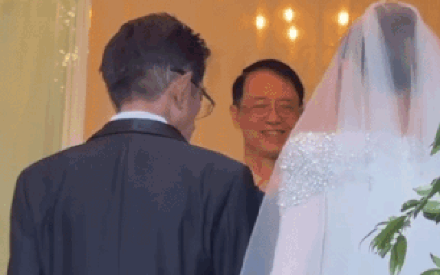 Hoa hậu Hoàn vũ bất ngờ thú nhận kết hôn từ tận 2 năm trước, danh tính ông xã khiến công chúng "bật ngửa"