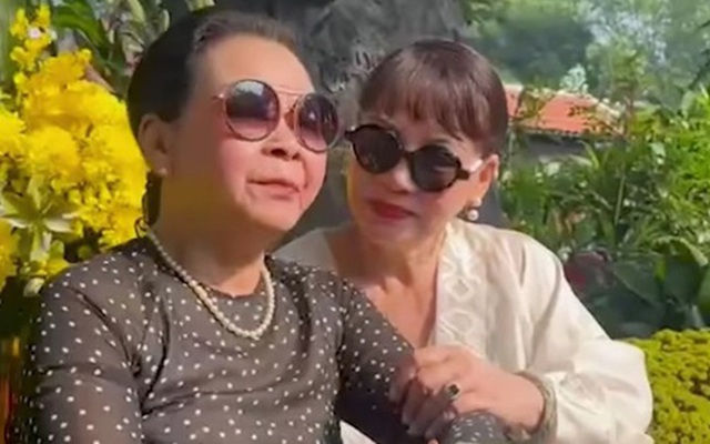 Khánh Ly về nước sau đột quỵ, ra tận mộ Trịnh Công Sơn nói: "Yêu anh mãi mãi!"