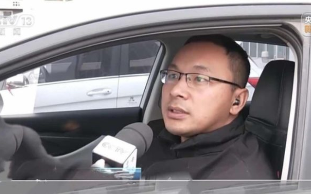 Khách đi taxi hết 37k nhưng chuyển khoản hơn 552 triệu đồng, tài xế muốn trả lại thì bị từ chối liền báo cảnh sát