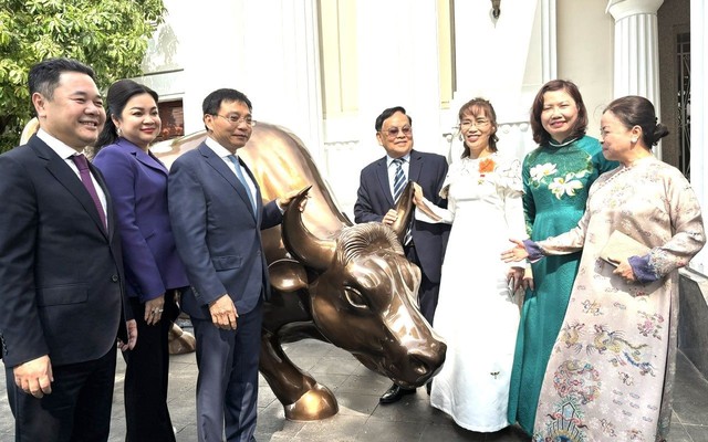 3 nữ tướng Nguyễn Thanh Phượng, Nguyễn Thị Phương Thảo, Nguyễn Thị Mai Thanh cùng xuất hiện tại Lễ đánh cồng