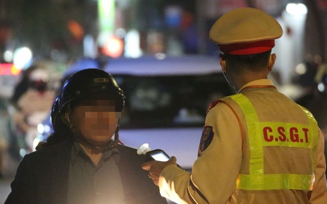 CSGT ra quân thực hiện nhiệm vụ xử lý vi phạm nồng độ cồn