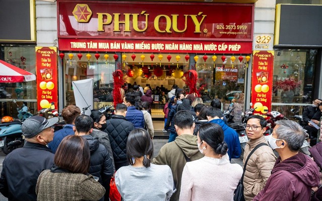 Người mua vàng, bạc ngày Thần tài chú ý: Phú Quý phát thông báo 'sẵn hàng' cho ngày mai