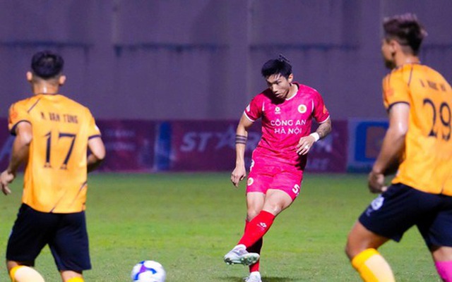 Cả Đông Nam Á ngỡ ngàng vì Văn Hậu