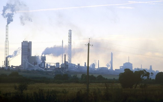 UAV đối phương tập kích nhà máy phân bón, gần 20 người thương vong