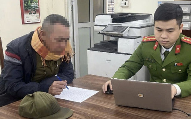 Xử lý tài xế xe ôm "chặt chém" 1 triệu đồng của nữ du khách người Mỹ