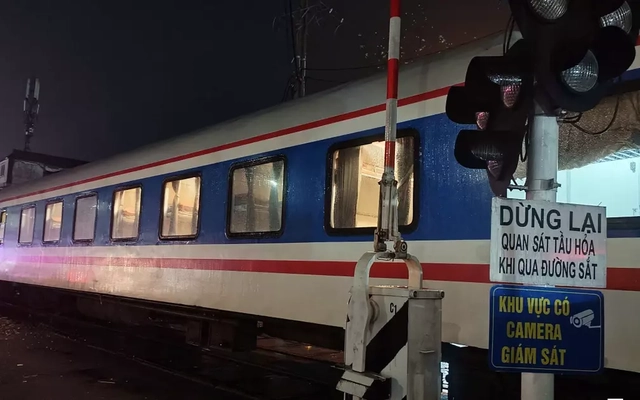 Cục CSGT xác định nguyên nhân vụ tàu hỏa đâm xe tải kéo đi hơn 100m làm chết tài xế ô tô