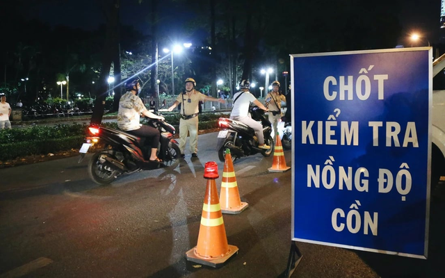 Báo vị trí chốt kiểm tra nồng độ cồn bị phạt bao nhiêu tiền?