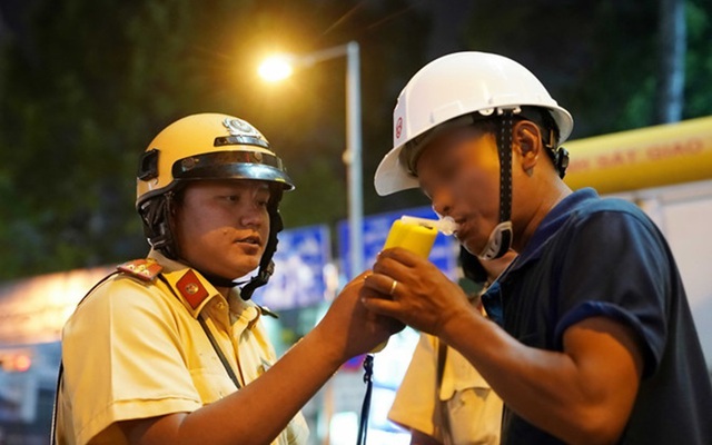 Uống rượu bia sau bao lâu thì hết nồng độ cồn?