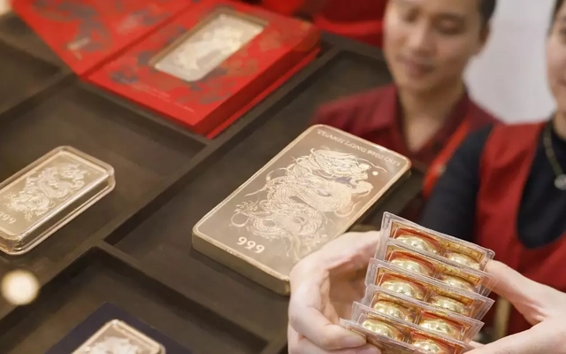 Giá vàng, bạc giảm mạnh sau ngày Vía Thần tài
