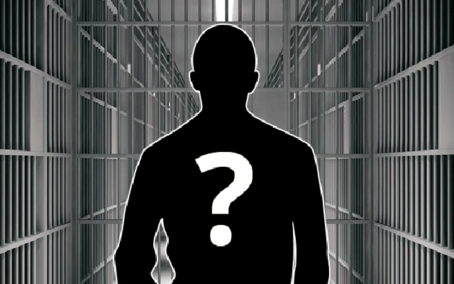 Danh hài đình đám tự tay tống cổ anh trai vào tù