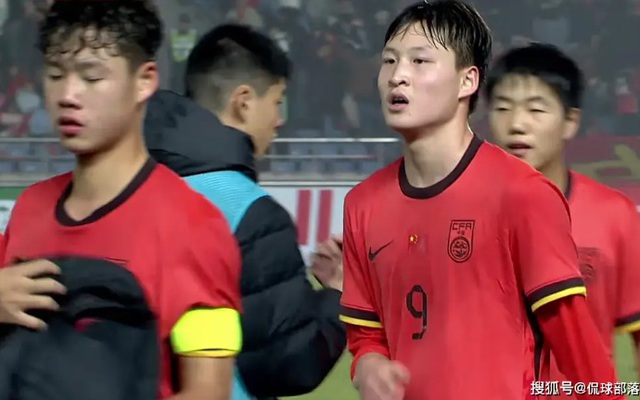 Tuyển Trung Quốc thua ngược, “trở về mặt đất” sau trận thắng Indonesia 7-0