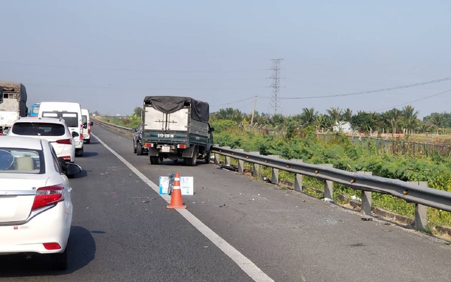 Các trường hợp nào được đỗ xe trên cao tốc, đặt cảnh báo sao cho đúng? Cục CSGT giải đáp