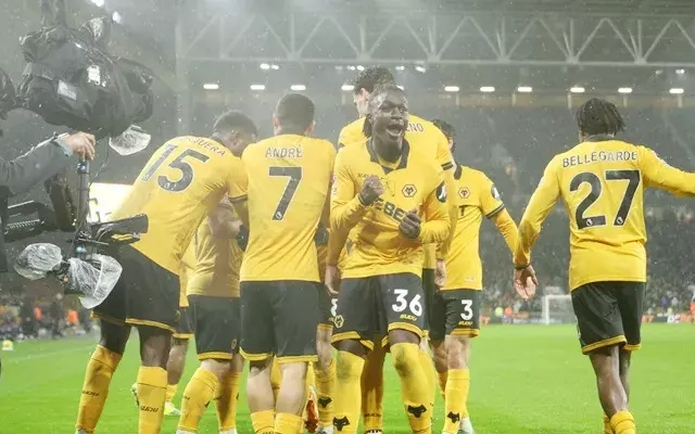 Đội chót bảng Wolves tiếp tục khuấy đảo tốp đầu