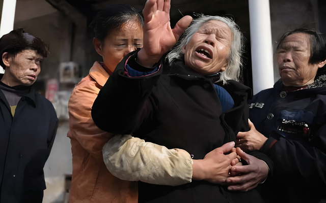 Trúng số 114,2 tỷ đồng, bố mẹ yêu cầu "chia đôi": Người đàn ông đặt 3 tập hồ sơ xuống bàn và cái kết khiến cả nhà im lặng