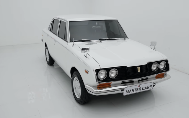 Dân chơi TP.HCM làm mới Toyota Corona 1975 theo cách 'khó nhất': Không độ chế cầu kỳ nhưng mất nhiều thời gian, lựa đúng đồ cũng không đơn giản