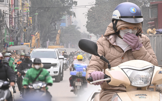 Sát Tết, đường Nguyễn Tuân vẫn ngổn ngang: Người dân Hà Nội "kêu trời" vì bụi mù kèm ùn tắc