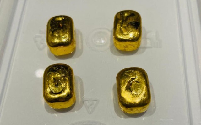 Giấu 4 thỏi vàng trị giá gần 490 triệu đồng trong miệng, một hành khách bị chặn giữ tại sân bay