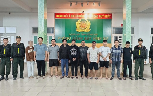 Công an bắt giữ Trần Quốc Phong và 10 người khác, thu giữ nhiều giấy tờ liên quan