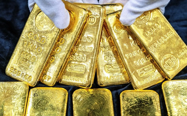 Giá vàng hôm nay 5/2: Vẫn giữ đà tăng, neo rất cao